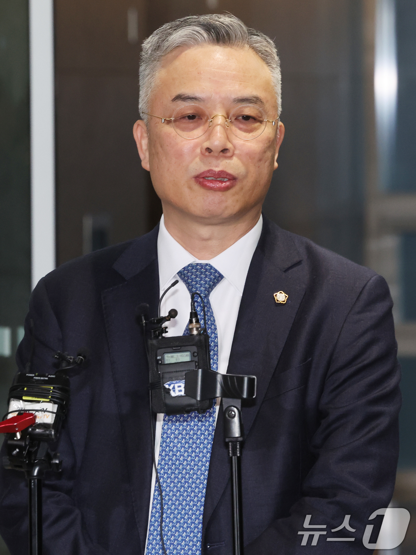 (서울=뉴스1) 황기선 기자 = 2차 종합특검(윤석열·김건희에 의한 내란·외환 및 국정농단 행위의 진상규명을 위한 특별검사 임명 등에 관한 법률안)의 권창영 특별검사가 6일 오전 …