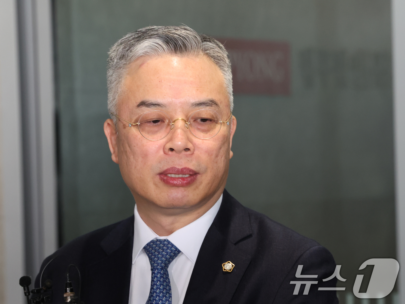 (서울=뉴스1) 황기선 기자 = 2차 종합특검(윤석열·김건희에 의한 내란·외환 및 국정농단 행위의 진상규명을 위한 특별검사 임명 등에 관한 법률안)의 권창영 특별검사가 6일 오전 …