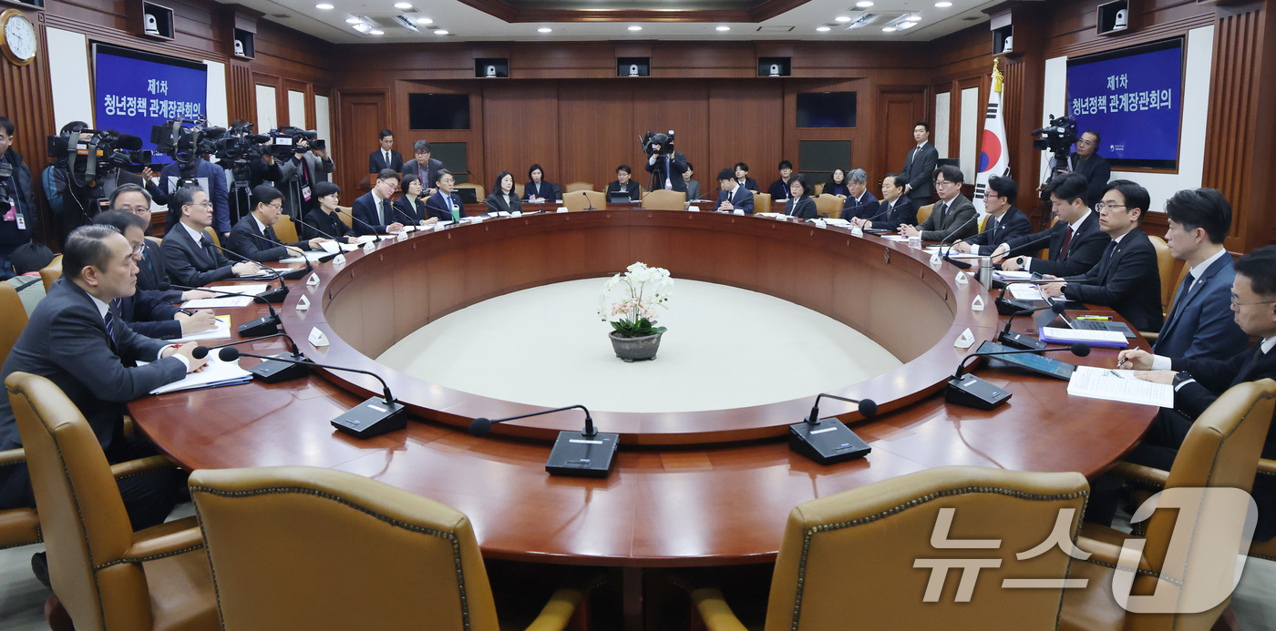 (서울=뉴스1) 임세영 기자 = 김민석 국무총리가 6일 서울 종로구 정부서울청사에서 열린 제1차 청년정책 관계장관회의에서 모두발언을 하고 있다. 2026.2.6/뉴스1