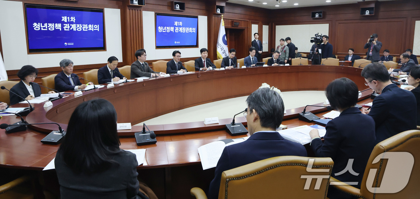 (서울=뉴스1) 임세영 기자 = 김민석 국무총리가 6일 서울 종로구 정부서울청사에서 열린 제1차 청년정책 관계장관회의에서 모두발언을 하고 있다. 2026.2.6/뉴스1