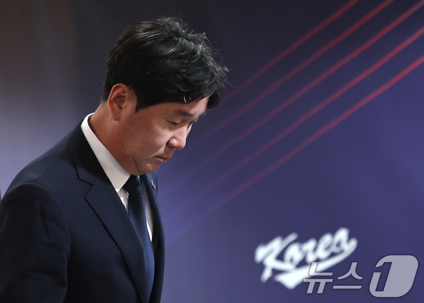 (서울=뉴스1) 구윤성 기자 = 류지현 야구 국가대표팀 감독과 조계현 KBO 전력강화위원장이 6일 오전 서울 중구 한국프레스센터에서 2026 월드베이스볼클래식(WBC) 국가대표팀 …