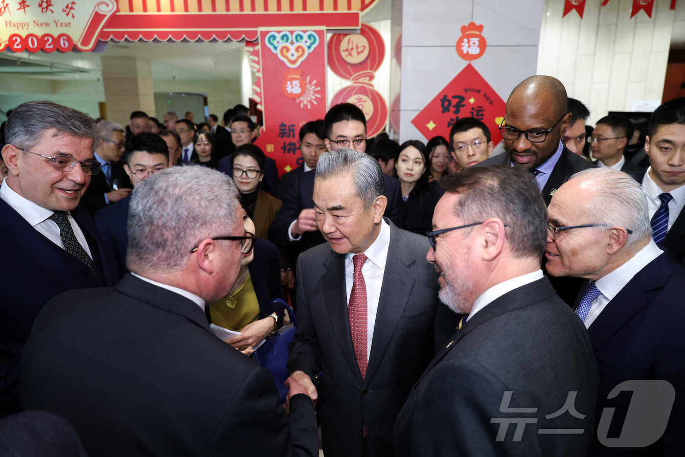 (신화=뉴스1) 정은지 특파원 = 왕이 중국 외교부장이 5일 베이징에서 열린 '신년 리셉션'에 참석했다. 2026.2.5.ⓒ 신화=뉴스1