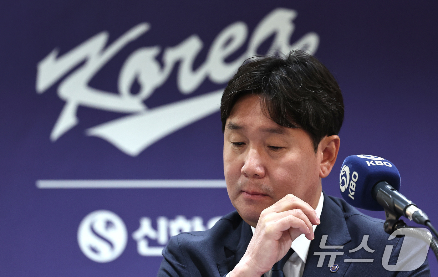 (서울=뉴스1) 구윤성 기자 = 류지현 야구 국가대표팀 감독이 6일 오전 서울 중구 한국프레스센터에서 2026 월드베이스볼클래식(WBC) 국가대표팀 명단 발표 기자회견에서 취재진의 …