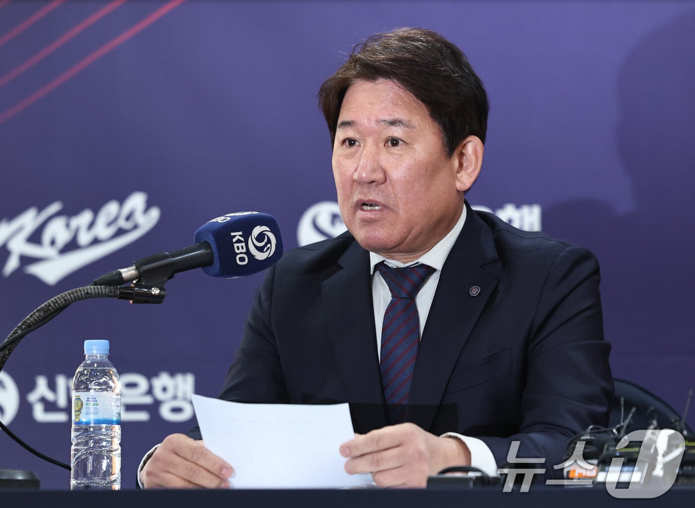 본문 이미지 - 조계현 KBO 전력강화위원장이 6일 오전 서울 중구 한국프레스센터에서 2026 월드베이스볼클래식(WBC) 국가대표팀 명단을 발표하고 있다. 2026.2.6 / ⓒ 뉴스1 구윤성 기자