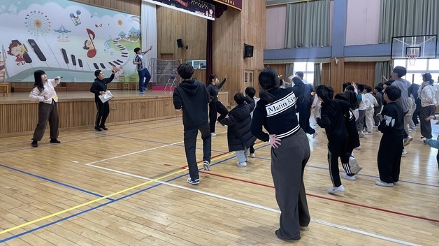 부산 모덕초, 한·일 대학생과 함께하는 '표현교육' 눈길