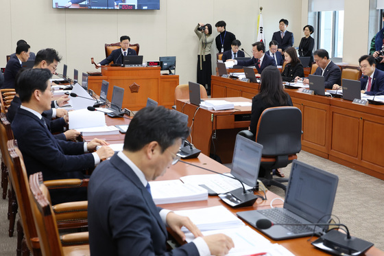 기후에너지위 주재하는 안호영 위원장