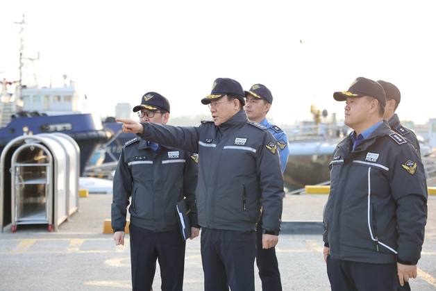 장인식 해양경찰청장 직무대행, 설 앞두고 여수 국동항 현장점검