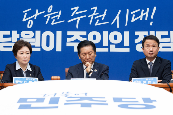 與 "합당, 10일 의총서 의견 듣고 정리…설 전 방향 결정"