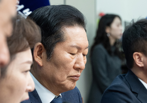 합당 관련 비판 듣는 정청래 대표