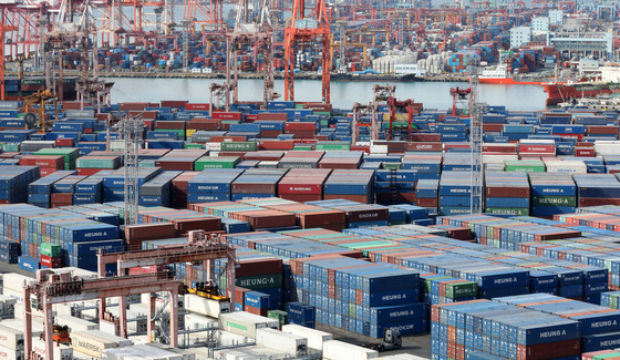 글로벌 해운 운임 5주 연속 하락…SCFI, 4달만에 1300선 아래