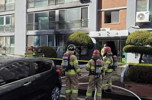서산 동문동 아파트서 불…3명 연기흡입