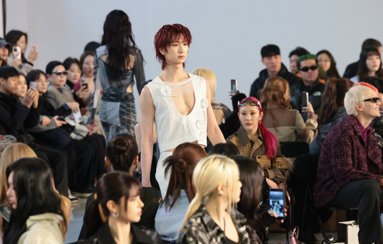 런웨이 하는 앰퍼샌드원 카이렐