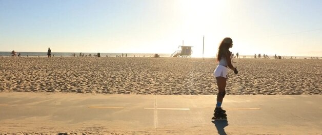 본문 이미지 - 베니스 비치(로스앤젤레스관광청 누리집 갈무리)