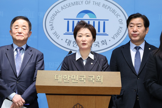 "원본 공개" "긴급 의총"…與 합당 반대파, '대외비 문건' 맹비판