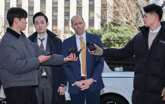 2차 조사 출석하는 해롤드 로저스 쿠팡 대표