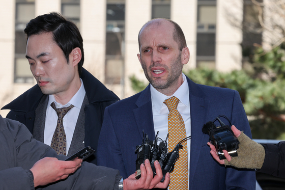 "모든 수사에 충실히 협조" 말하는 로저스 쿠팡 대표