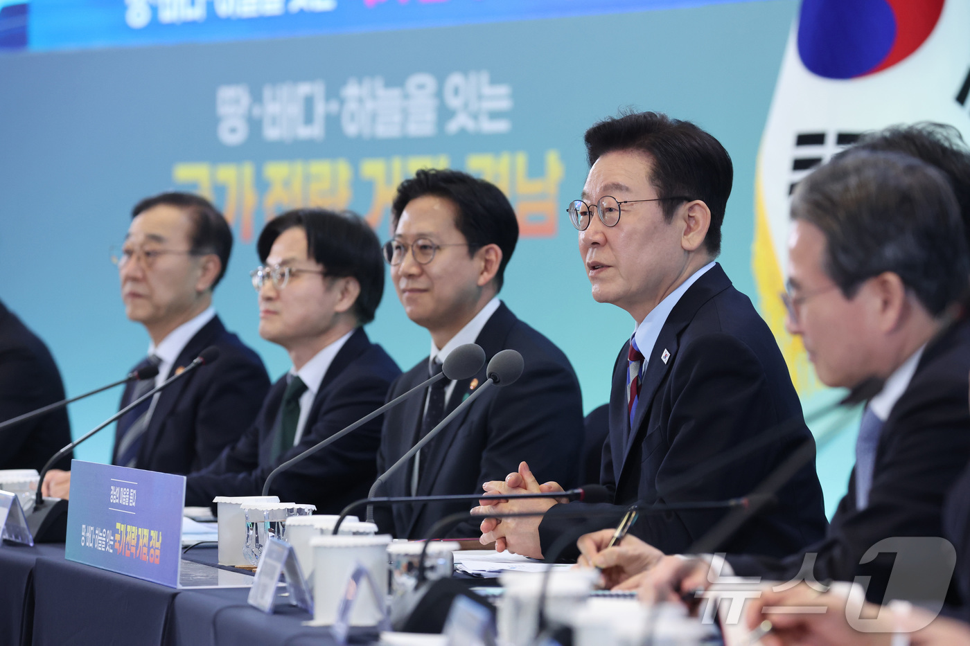 (창원=뉴스1) 이재명 기자 = 이재명 대통령이 6일 창원 성산구 창원컨벤션센터에서 열린 '경남의 마음을 듣다' 타운홀 미팅에서 발언을 하고 있다. 2026.2.6/뉴스1