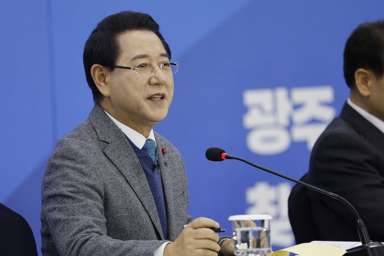 답변하는 김영록 전남도지사