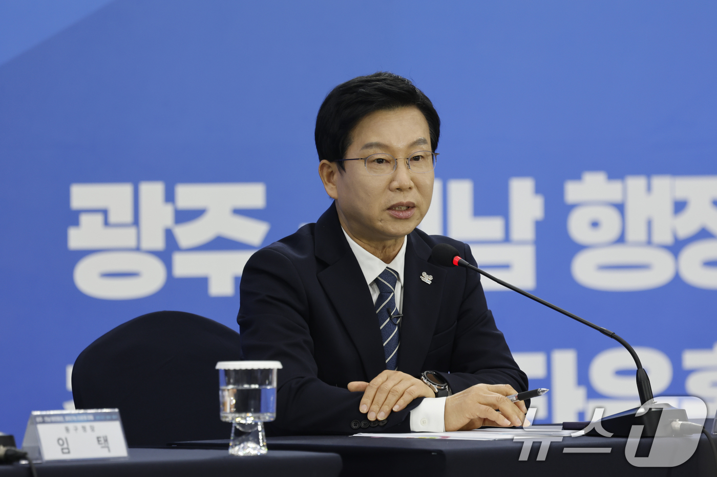 (광주=뉴스1) 김태성 기자 = 박병규 광주 광산구청장이  6일 광주 김대중컨센션센터에서 열린 광주전남 행정통합 찾아가는 타운홀 미팅 '광주서구 광산구 동구' 편에 참석해 발언하고 …