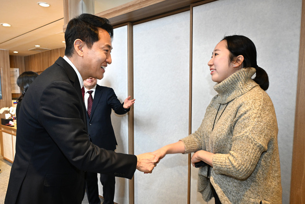 [동정] 오세훈, 서울장학재단 장학생들과 간담회