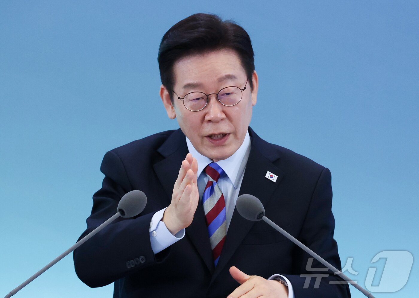 본문 이미지 - 이재명 대통령이 6일 창원 성산구 창원컨벤션센터에서 열린 '경남의 마음을 듣다' 타운홀 미팅에서 발언을 하고 있다. (청와대통신사진기자단) 2026.2.6 ⓒ 뉴스1 이재명 기자