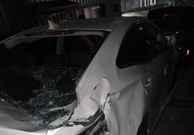 차 위로 사람 추락 땐 천재지변?…"생명 건졌는데 차 전손" 보험 처리 난항