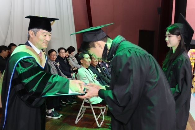구미대, 학위수여식…전문·간호 학사 1982명 사회 첫발
