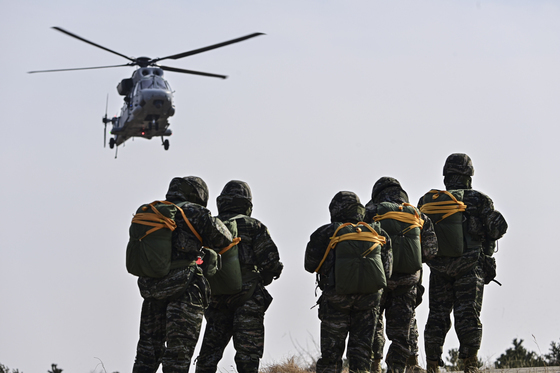 상륙기동헬기 마린온 탑승 대기