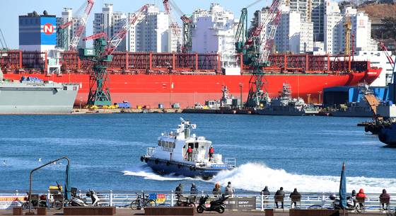 빈틈없는 국경관리…부산출입국·외국인청 신규 감시정 취항