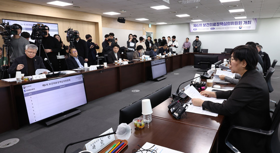 10일 의대증원 결정, 年 580~800명 거론…의료계 반발 여전