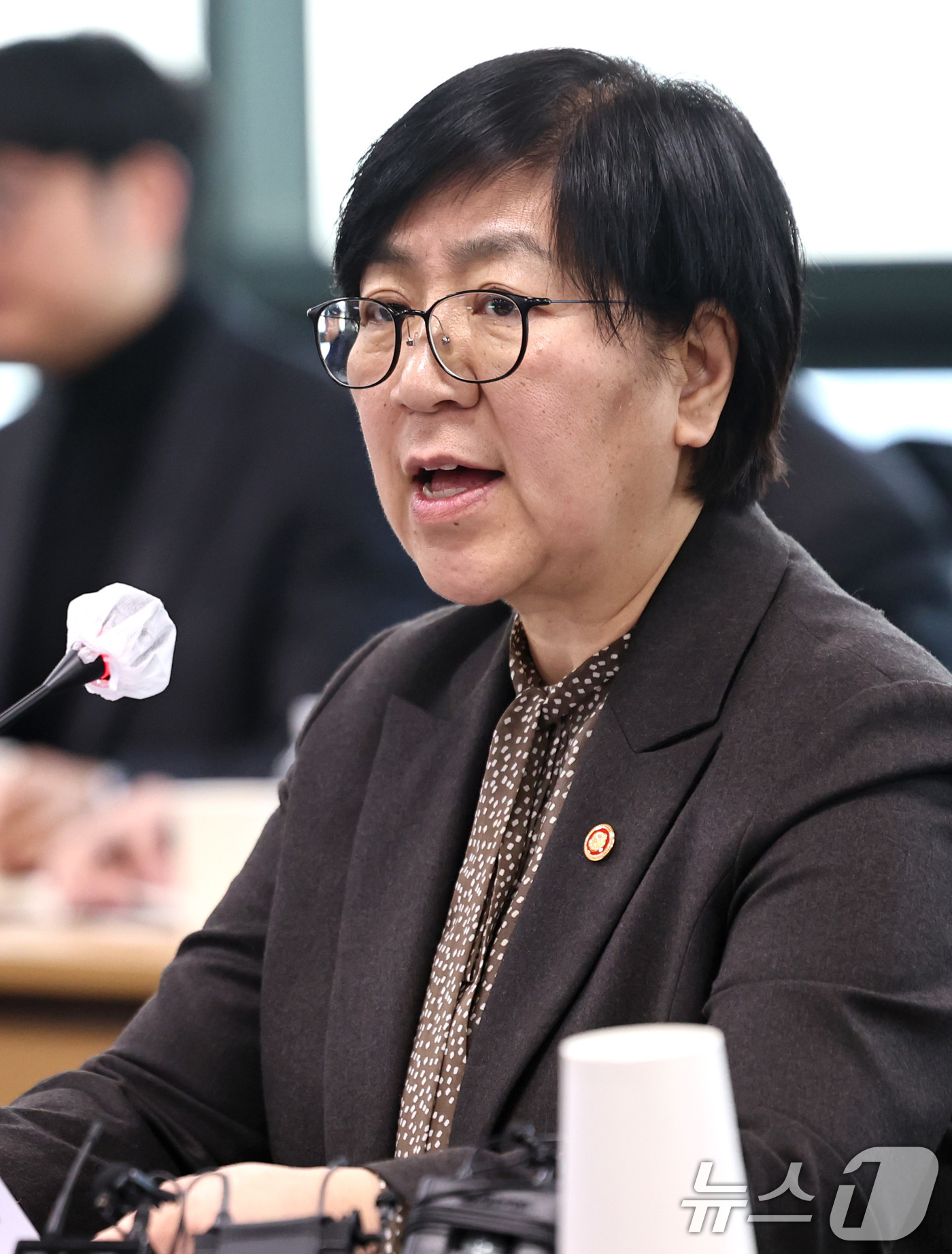 (서울=뉴스1) 구윤성 기자 = 정은경 보건복지부 장관이 6일 오후 서울 서초구 건강보험심사평가원 전문가자문회의장에서 열린 제6차 보건의료정책심의위원회에서 모두발언을 하고 있다. …