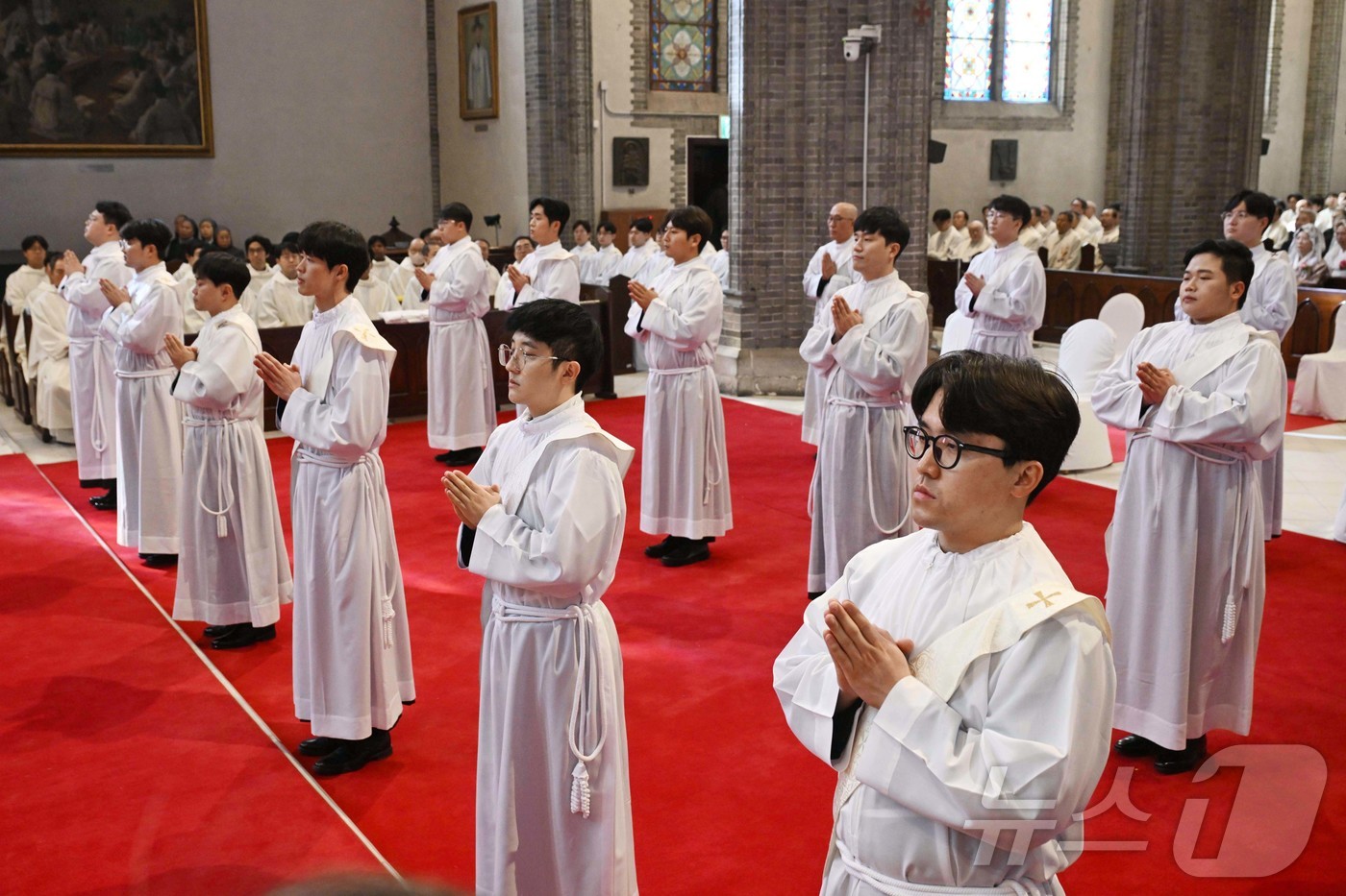 (서울=뉴스1) 사진공동취재단 = 6일 서울 중구 명동대성당에서 2026년 천주교 서울대교구 사제 서품식이 거행되고 있다. 2026.2.6/뉴스1