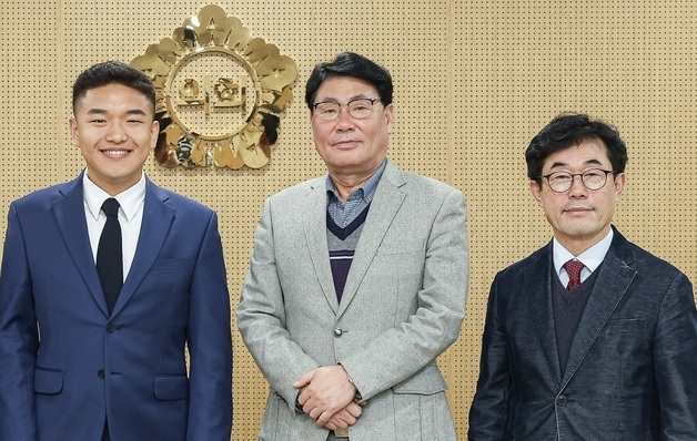 "왕송호수 소각장 전면 백지화하라"…의왕시의회 의원들 市 규탄