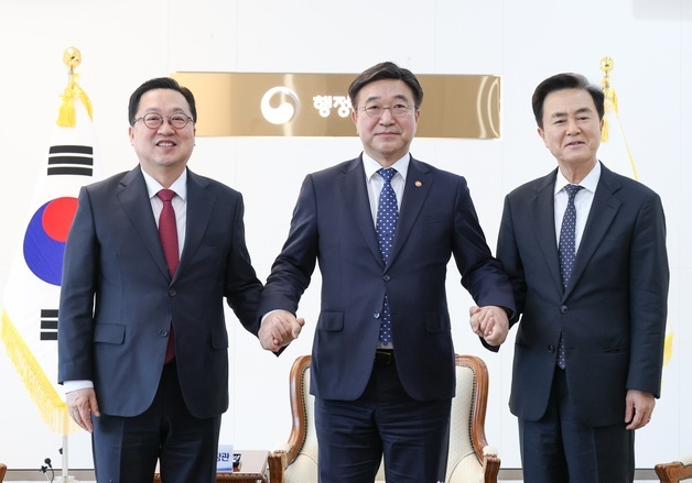 이장우·김태흠, 행안부장관 만나 행정통합 논의…“원안 반영 촉구”(종합)