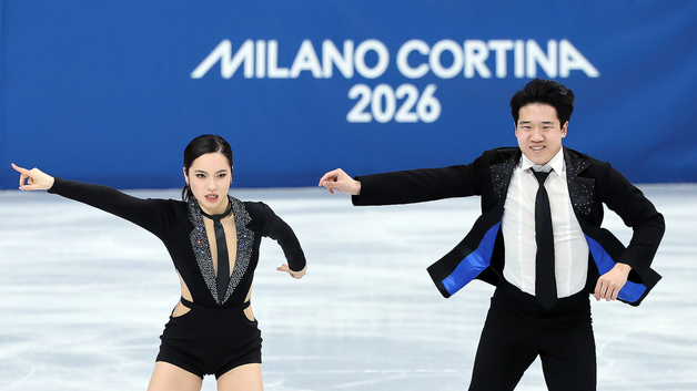 연기 펼치는 권예와 임해나