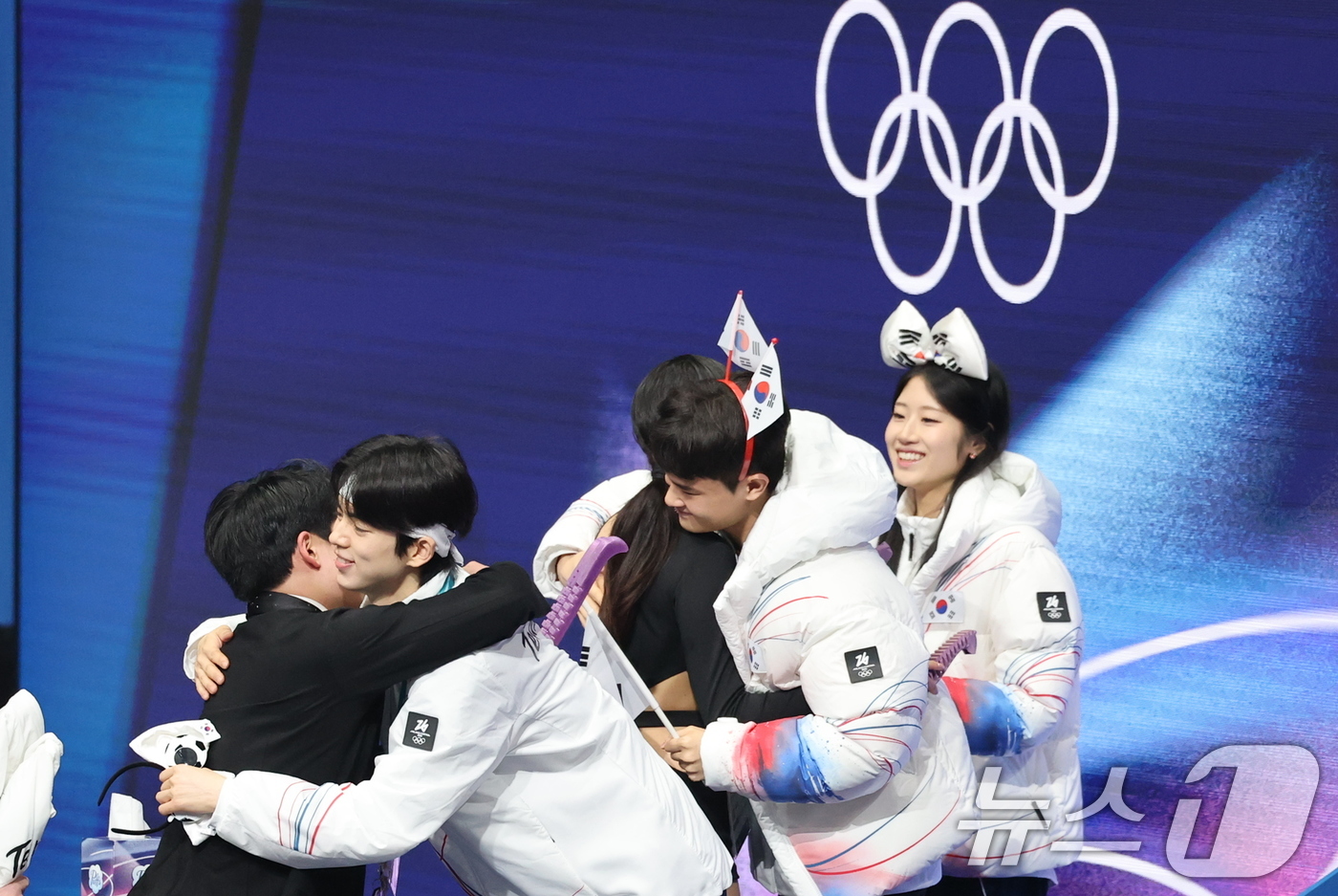 (밀라노=뉴스1) 김진환 기자 = 권예와 임해나가 6일(현지시간) 이탈리아 밀라노 아이스 스케이팅 아레나에서 열린 2026 밀라노·코르티나담페초 동계올림픽 피겨스케이팅 팀 이벤트( …