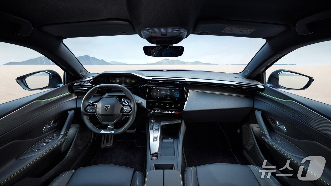 본문 이미지 -  푸조 408 아이-콕핏