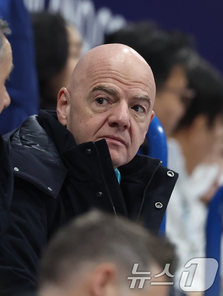 (밀라노=뉴스1) 김진환 기자 = 지아니 인판티노 FIFA(국제축구연맹) 회장이 6일(현지시간) 이탈리아 밀라노 아이스 스케이팅 아레나에서 열린 2026 밀라노·코르티나담페초 동계 …