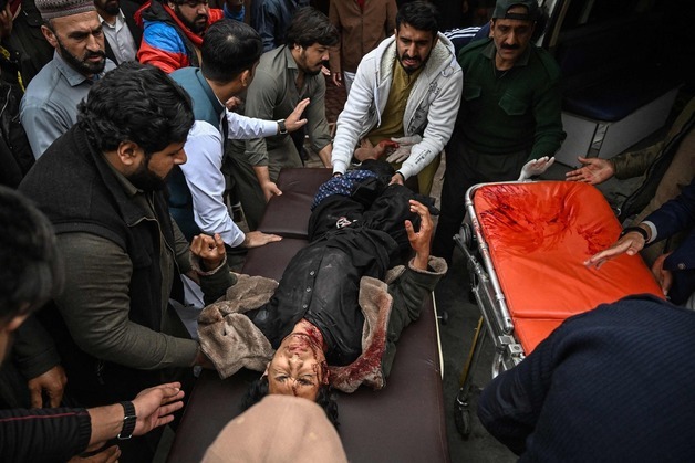 파키스탄 이슬람 사원서 자폭 테러…20명 사망·90명 부상