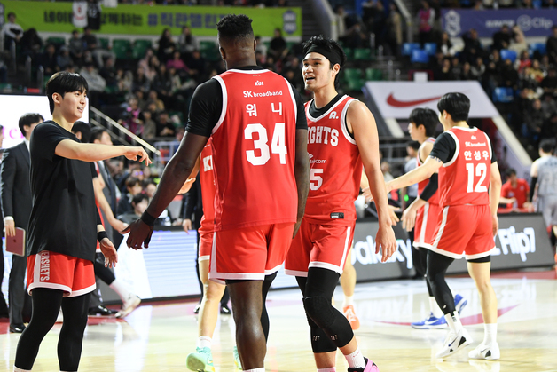 '톨렌티노·워니 46점 합작' SK, 현대모비스 78-75 제압