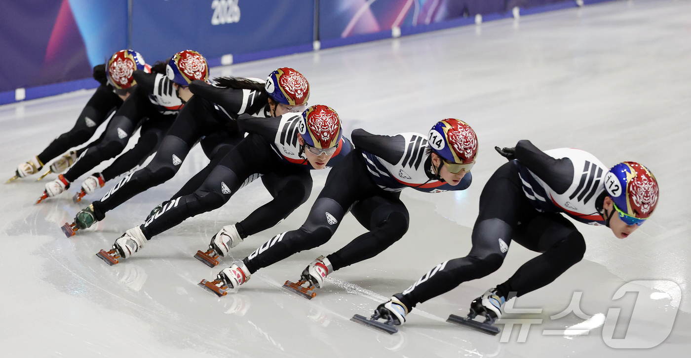 (밀라노=뉴스1) 김진환 기자 = 쇼트트랙 대표팀이 6일(현지시간) 이탈리아 밀라노 아이스 스케이팅 아레나에서 훈련을 하고 있다. 2026.2.6/뉴스1