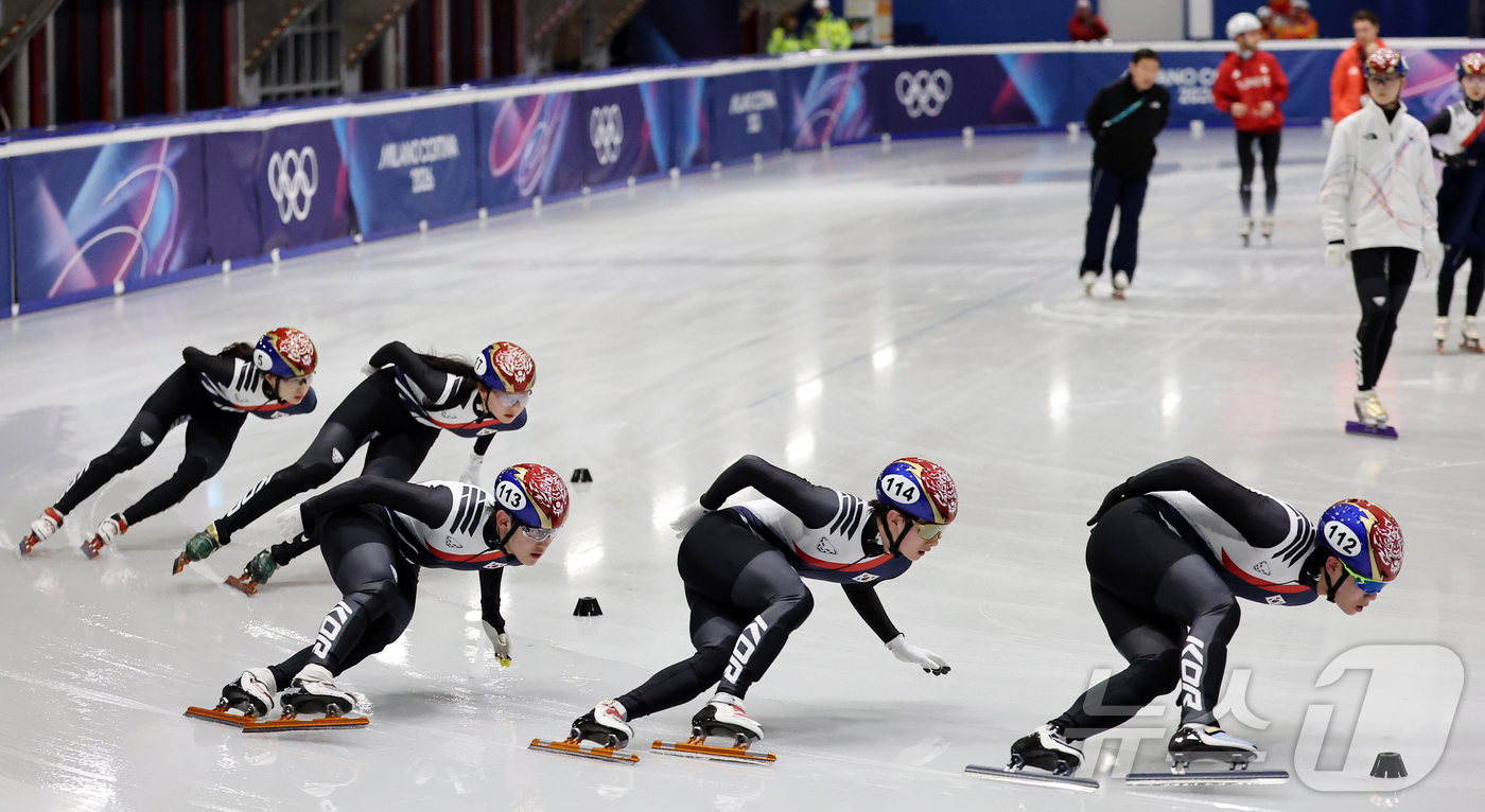 (밀라노=뉴스1) 김진환 기자 = 쇼트트랙 대표팀이 6일(현지시간) 이탈리아 밀라노 아이스 스케이팅 아레나에서 훈련을 하고 있다. 2026.2.6/뉴스1