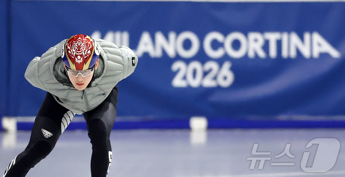 (밀라노=뉴스1) 김진환 기자 = 쇼트트랙 대표팀의 임종언이 6일(현지시간) 이탈리아 밀라노 아이스 스케이팅 아레나에서 훈련을 하고 있다. 2026.2.6/뉴스1