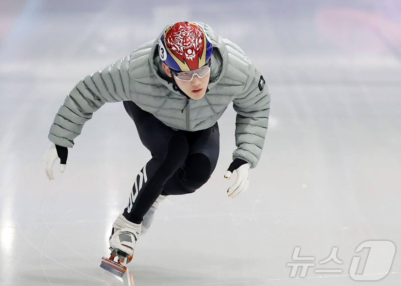 (밀라노=뉴스1) 김진환 기자 = 쇼트트랙 대표팀의 임종언이 6일(현지시간) 이탈리아 밀라노 아이스 스케이팅 아레나에서 훈련을 하고 있다. 2026.2.6/뉴스1