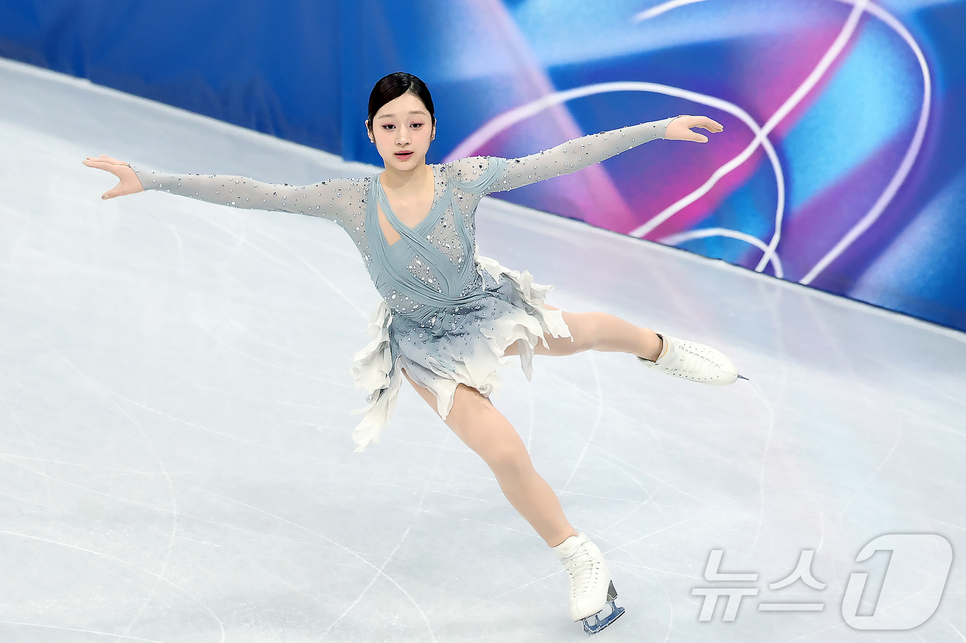 (밀라노=뉴스1) 김진환 기자 = 신지아가 6일(현지시간) 이탈리아 밀라노 아이스 스케이팅 아레나에서 열린 2026 밀라노·코르티나담페초 동계올림픽 피겨 스케이팅 팀 이벤트(단체전 …