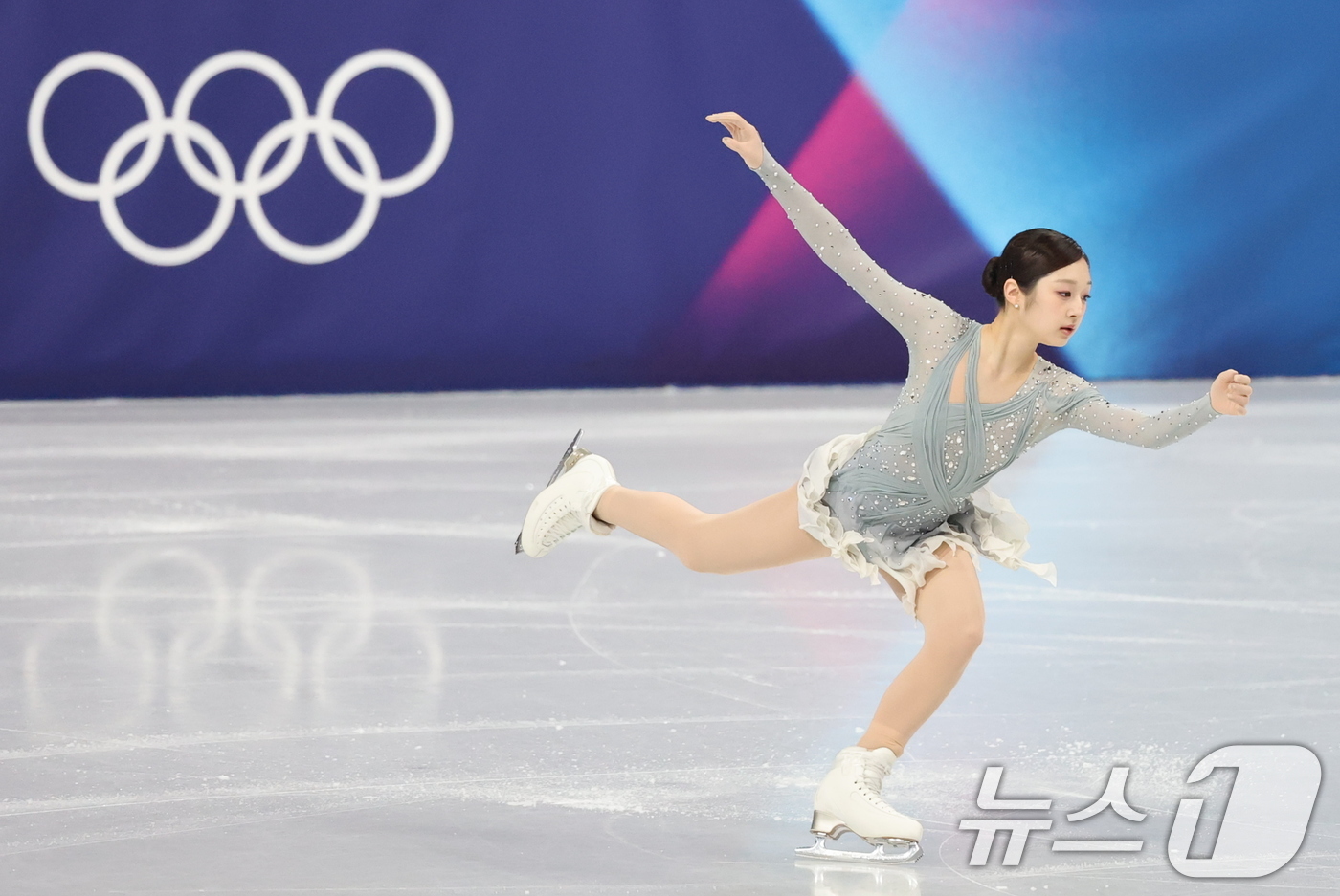 (밀라노=뉴스1) 김진환 기자 = 신지아가 6일(현지시간) 이탈리아 밀라노 아이스 스케이팅 아레나에서 열린 2026 밀라노·코르티나담페초 동계올림픽 피겨 스케이팅 팀 이벤트(단체전 …