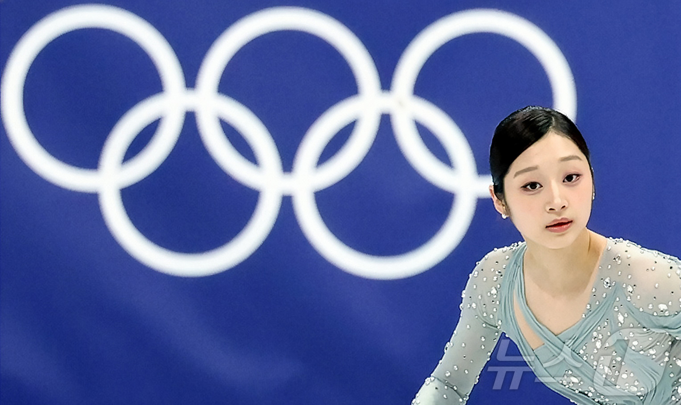 (밀라노=뉴스1) 김진환 기자 = 신지아가 6일(현지시간) 이탈리아 밀라노 아이스 스케이팅 아레나에서 열린 2026 밀라노·코르티나담페초 동계올림픽 피겨 스케이팅 팀 이벤트(단체전 …