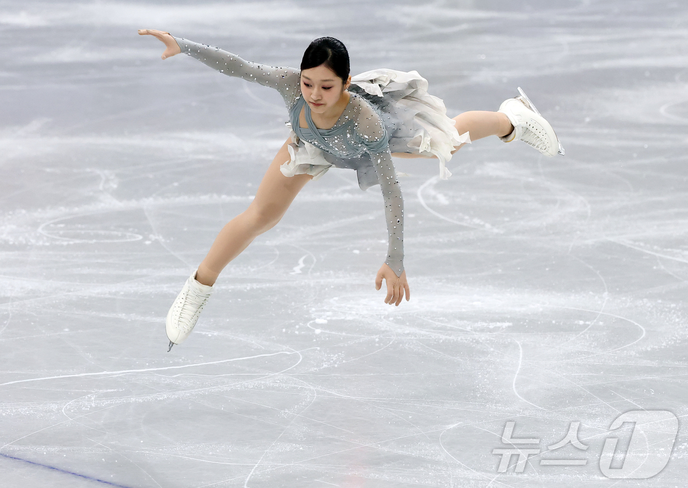 (밀라노=뉴스1) 김진환 기자 = 신지아가 6일(현지시간) 이탈리아 밀라노 아이스 스케이팅 아레나에서 열린 2026 밀라노·코르티나담페초 동계올림픽 피겨 스케이팅 팀 이벤트(단체전 …