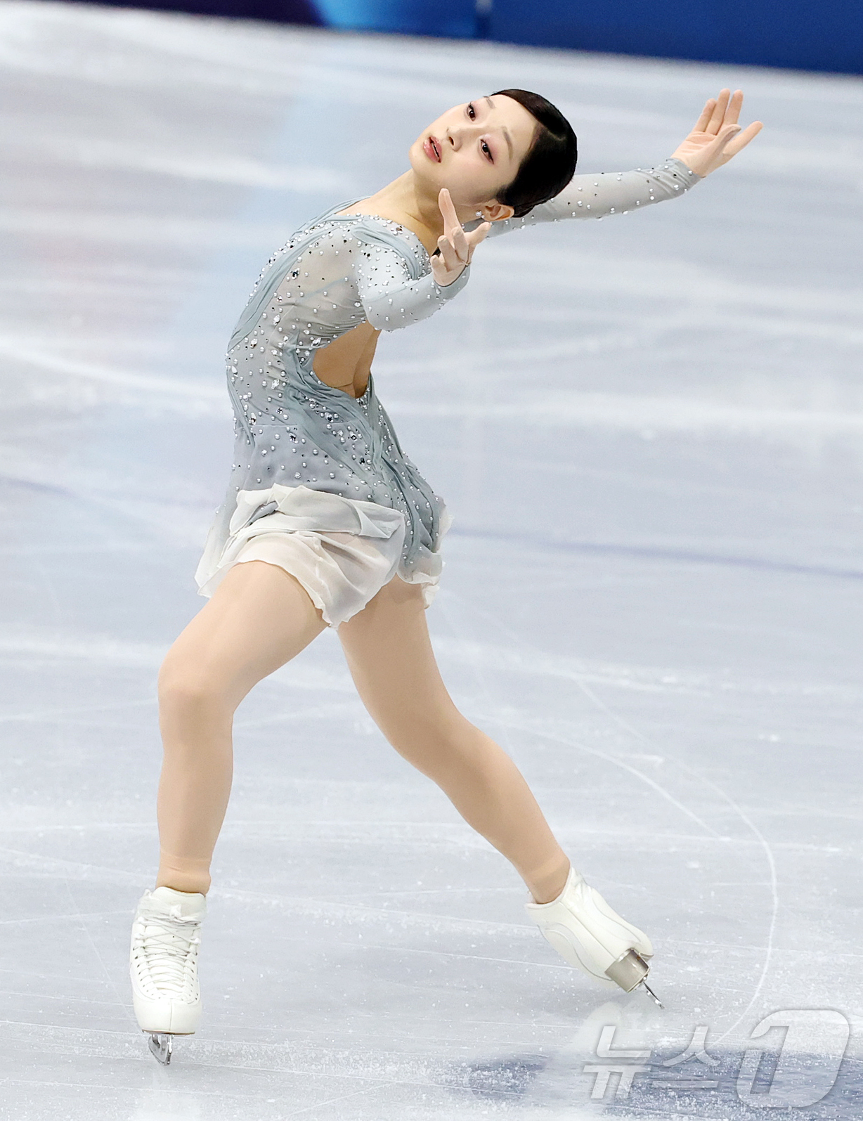 (밀라노=뉴스1) 김진환 기자 = 신지아가 6일(현지시간) 이탈리아 밀라노 아이스 스케이팅 아레나에서 열린 2026 밀라노·코르티나담페초 동계올림픽 피겨 스케이팅 팀 이벤트(단체전 …