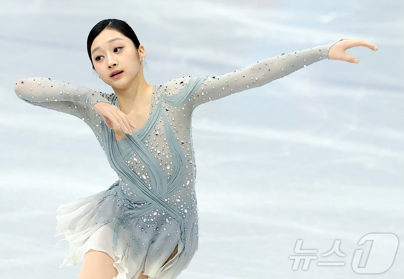 (밀라노=뉴스1) 김진환 기자 = 신지아가 6일(현지시간) 이탈리아 밀라노 아이스 스케이팅 아레나에서 열린 2026 밀라노·코르티나담페초 동계올림픽 피겨 스케이팅 팀 이벤트(단체전 …